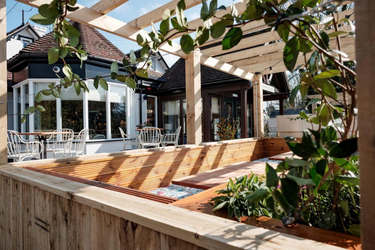 Bear Of Burton Hotel Christchurch  Exterior photo